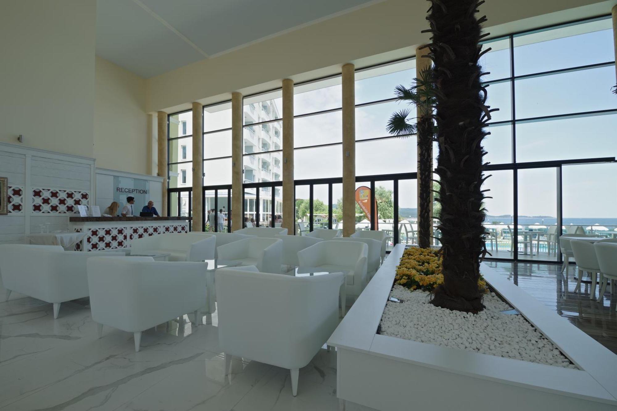 Hotel Perla Beach Club Primorsko Extérieur photo