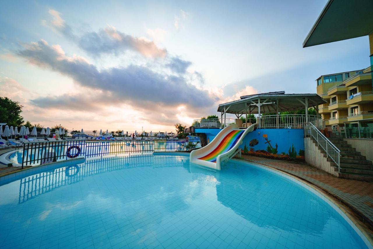 Hotel Perla Beach Club Primorsko Extérieur photo