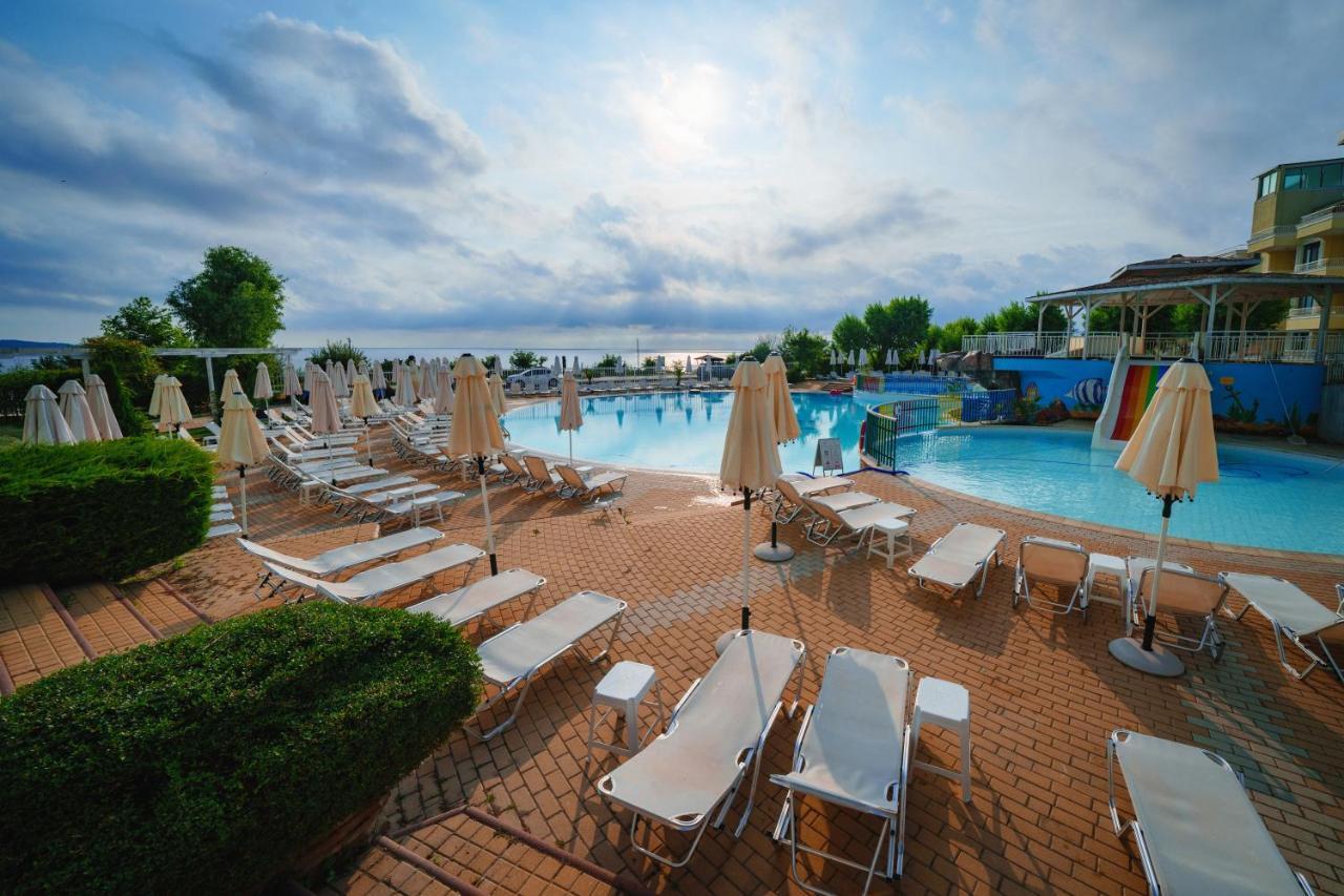 Hotel Perla Beach Club Primorsko Extérieur photo