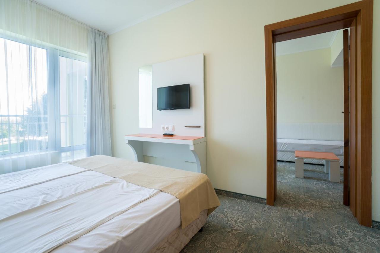 Hotel Perla Beach Club Primorsko Extérieur photo